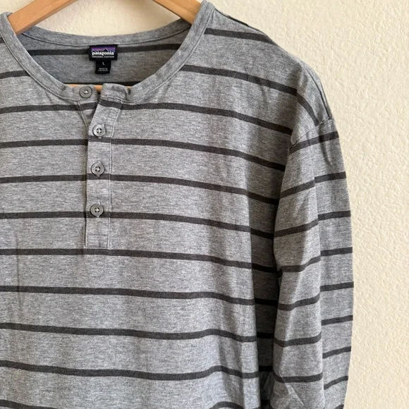 Patagonia Men’s Light Gray and Dark Gray Striped Short Sleeve Henley Size L - Picture 3 of 9